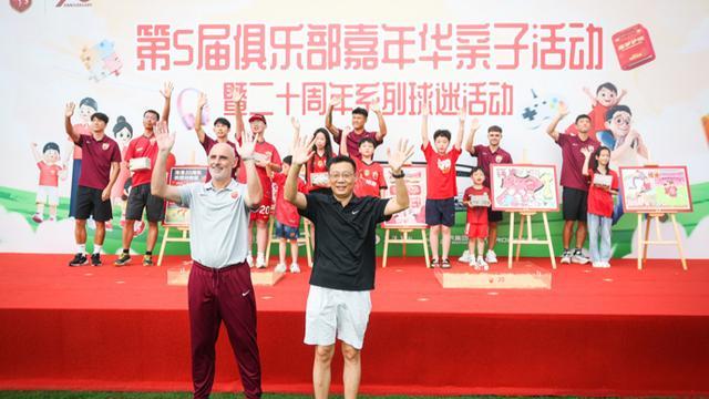 海港1比4蓉城造今年最大比分失败，遇强队胜少负多表明穆帅重回削足适履老路